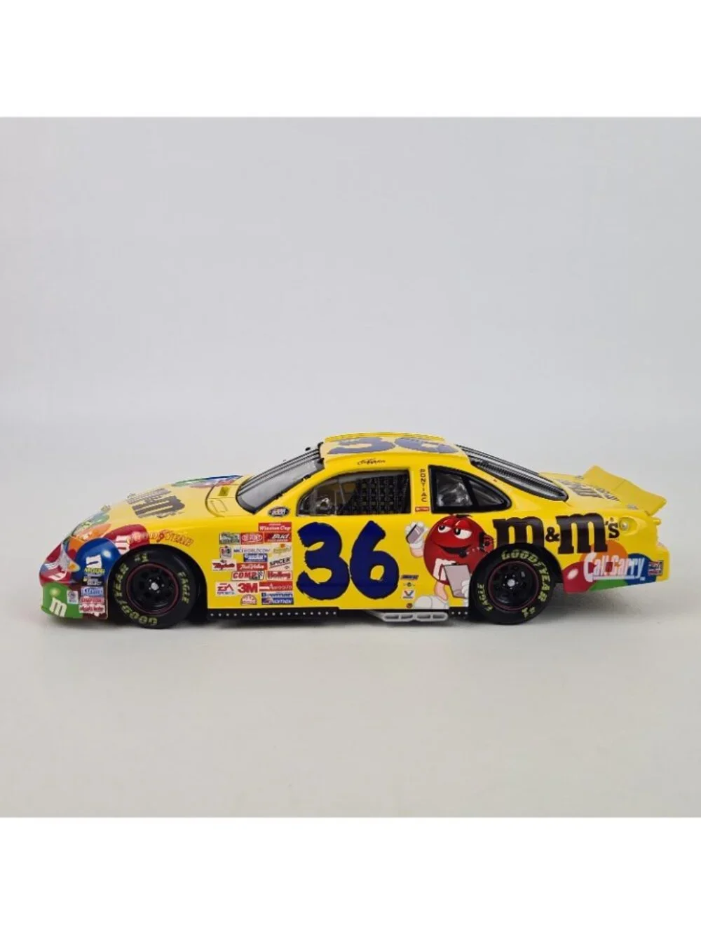 Action Racing Nascar Stock Car 1:24 Diecast M&M Racing #36 Ken Schrader D94